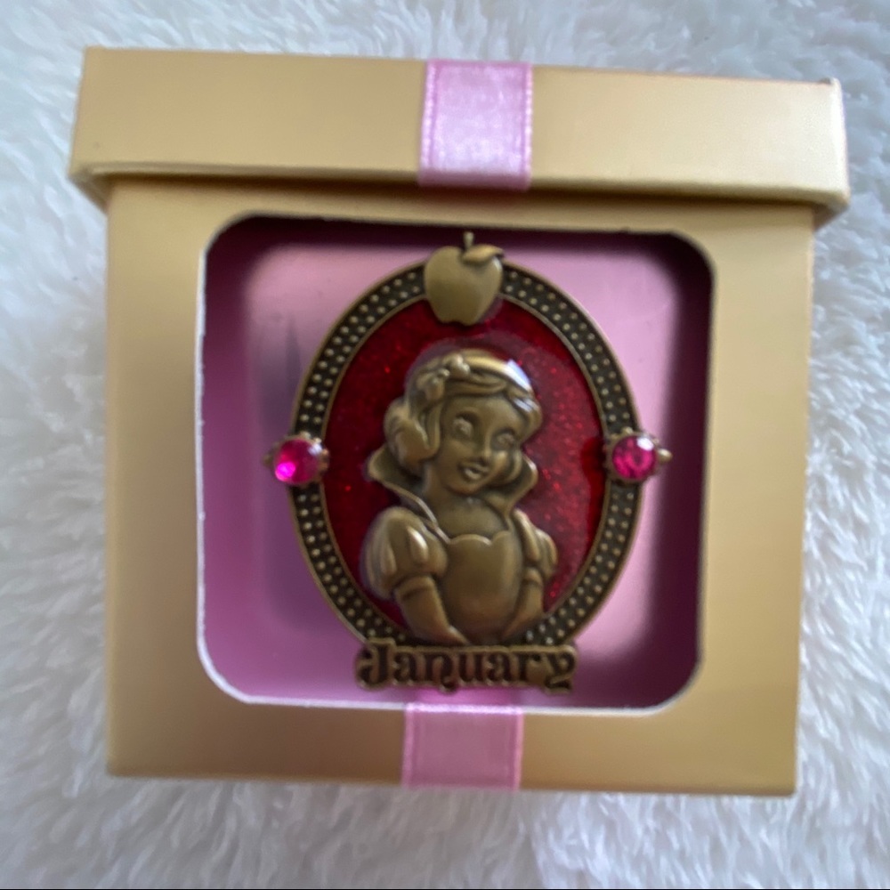 Disney Pin Snow White January Birthstone